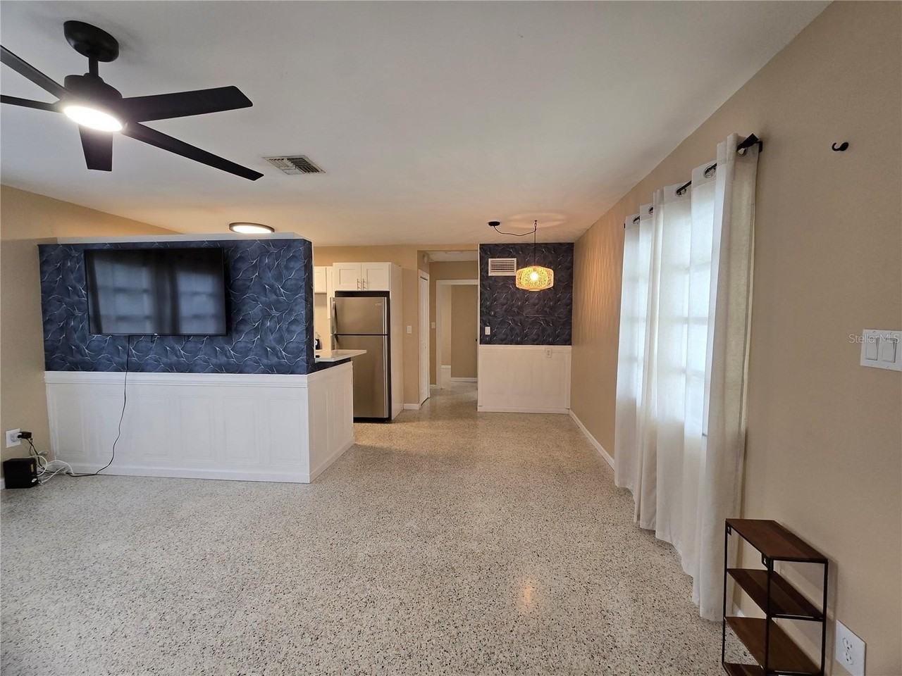 5712 Dartmouth Ave N - Photo 5 of 22