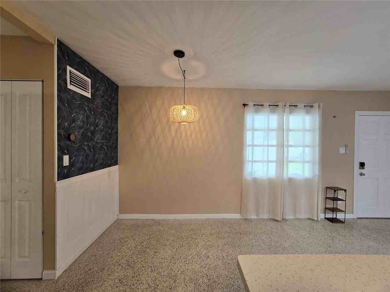 5712 Dartmouth Ave N - Photo 6 of 22