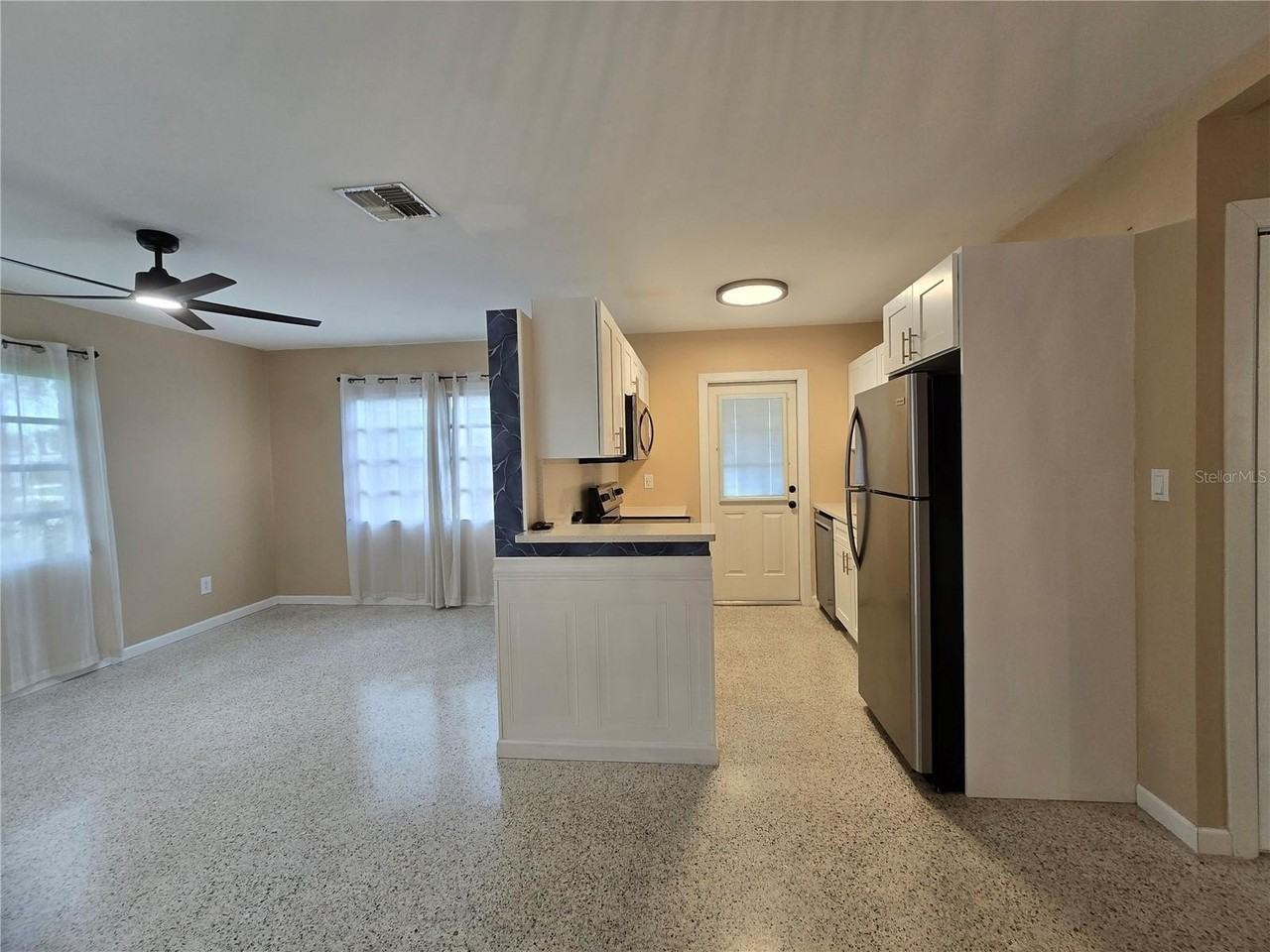 5712 Dartmouth Ave N - Photo 7 of 22