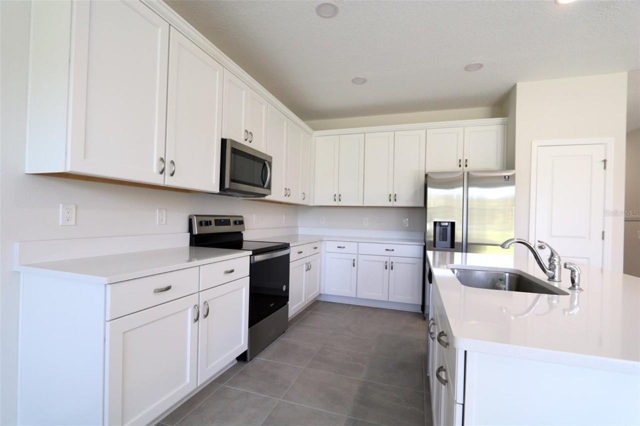 10914 Quickwater Ct - Photo 3 of 21