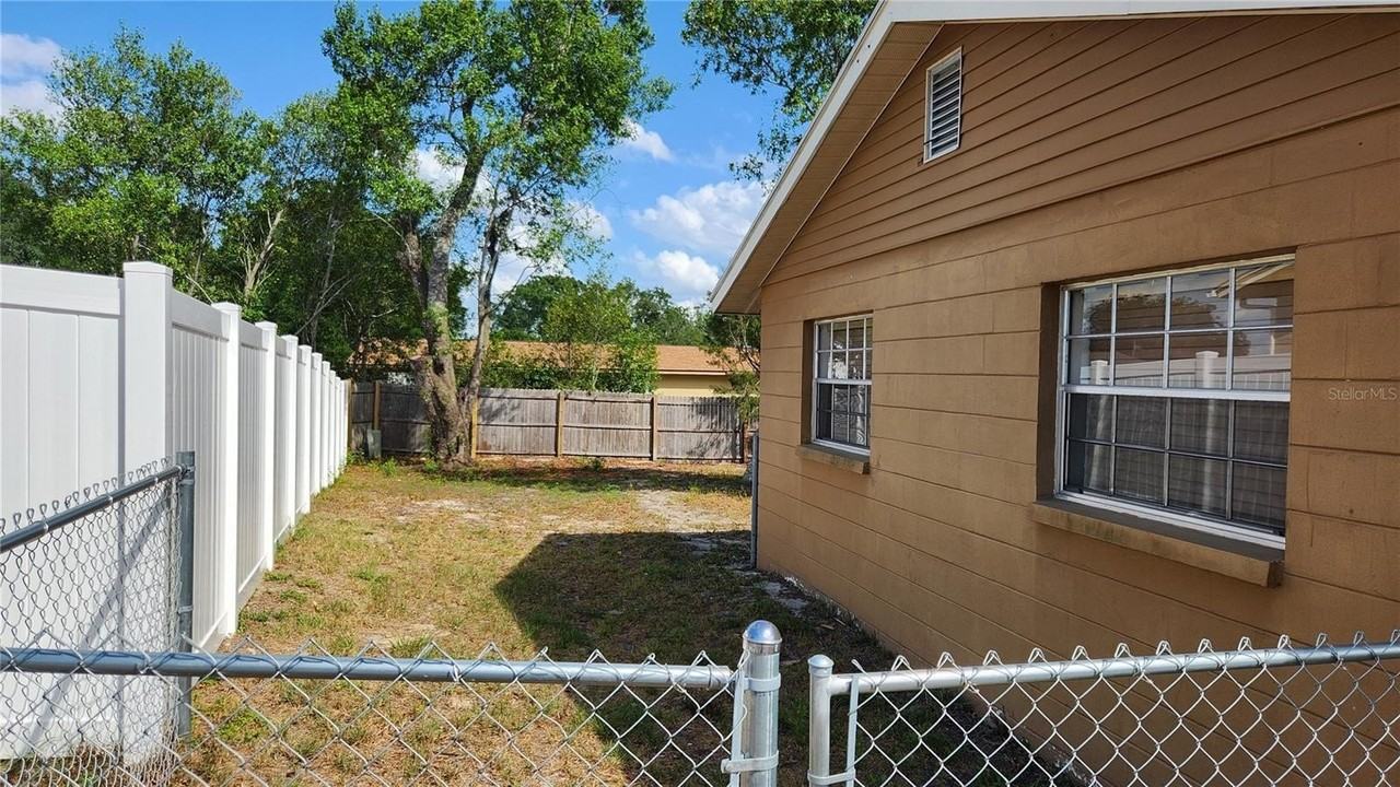 4518 Yorkshire Ave - Photo 5 of 38