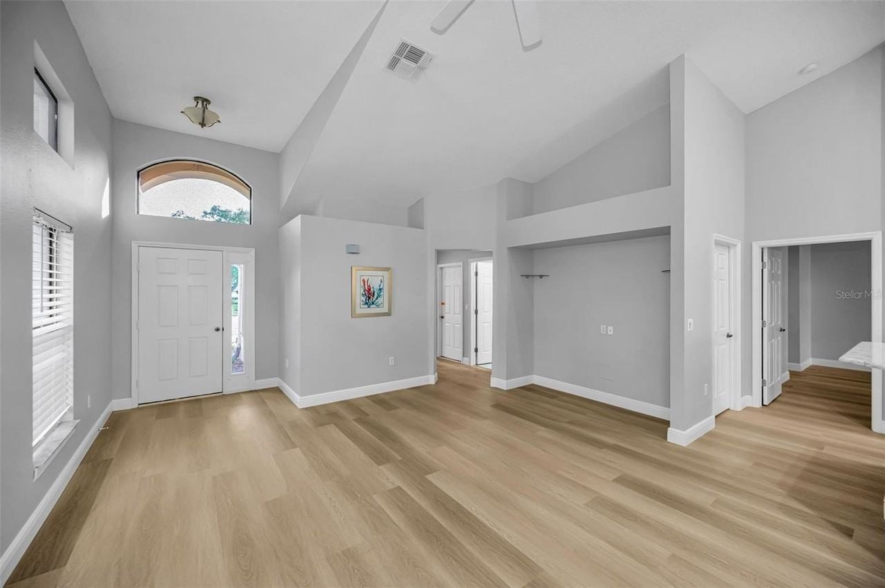 6240 Fairskies Dr - Photo 3 of 23