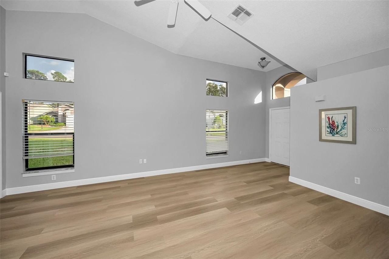6240 Fairskies Dr - Photo 4 of 23