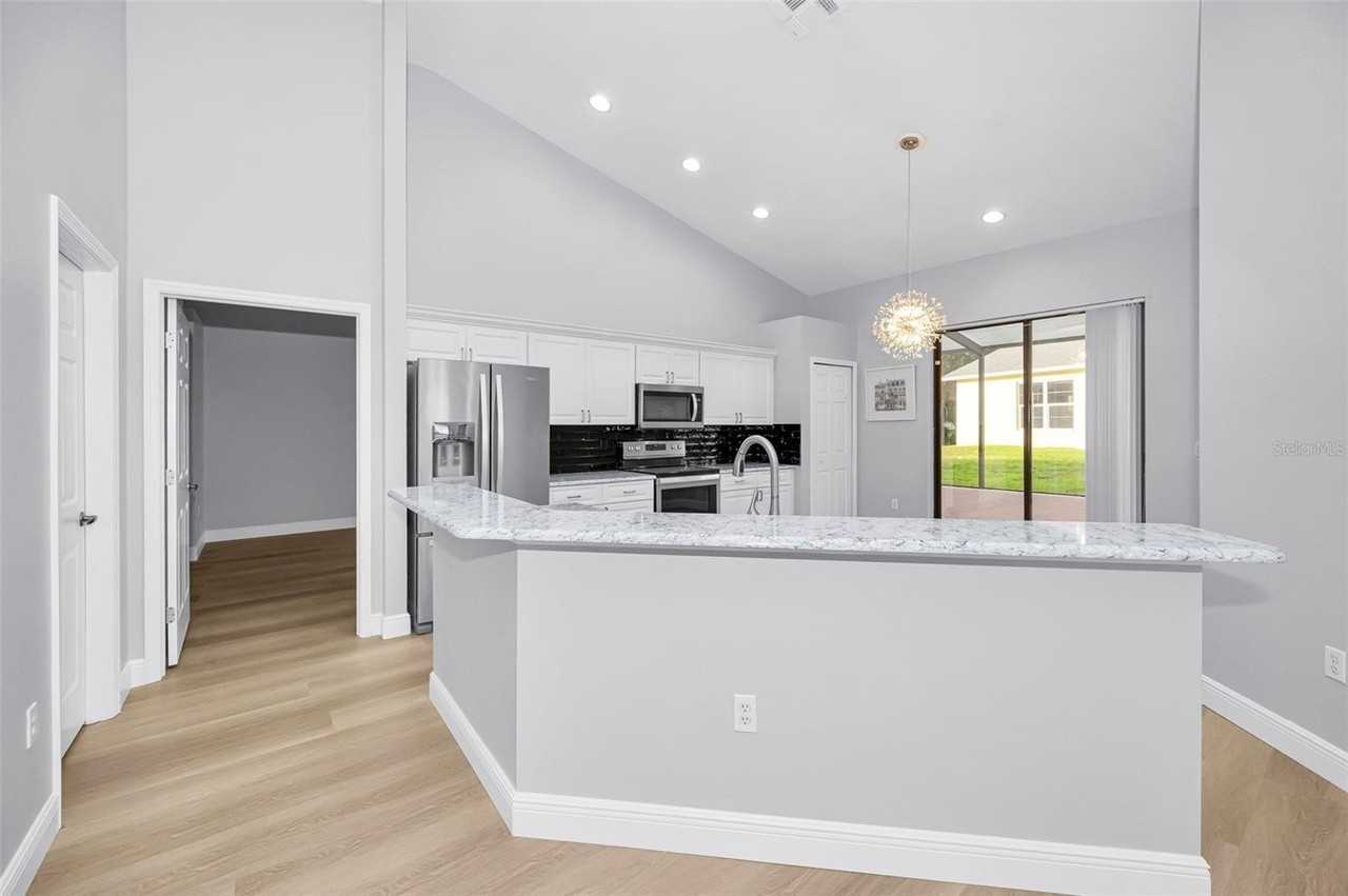 6240 Fairskies Dr - Photo 5 of 23