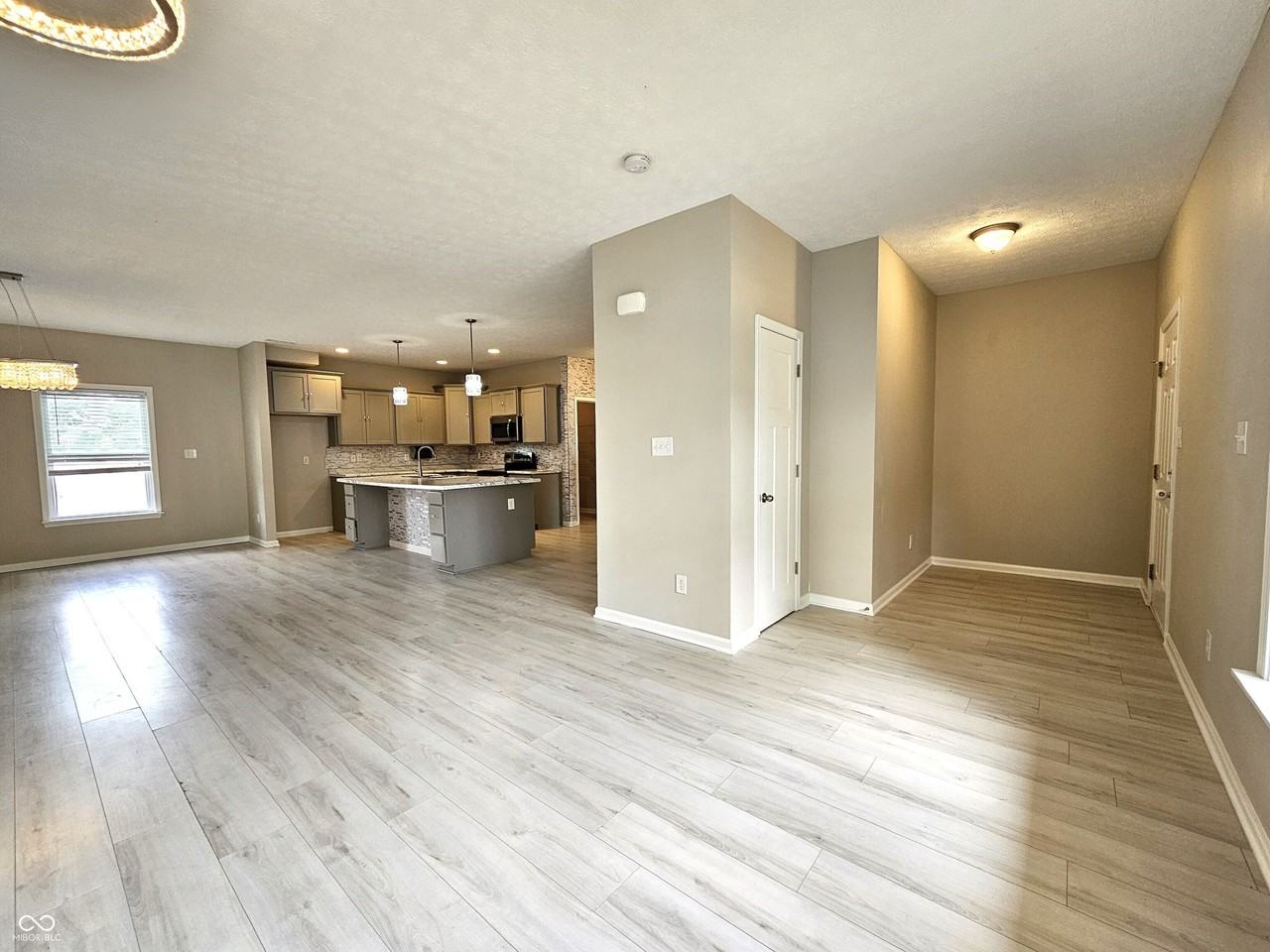 7252 Lockford Walk N - Photo 3 of 26