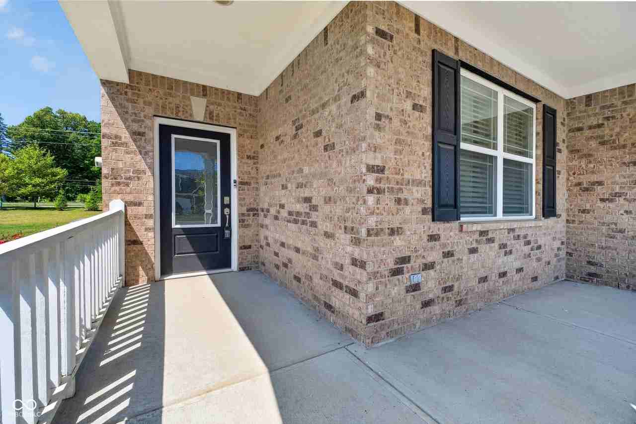 9073 Lieven St - Photo 3 of 35