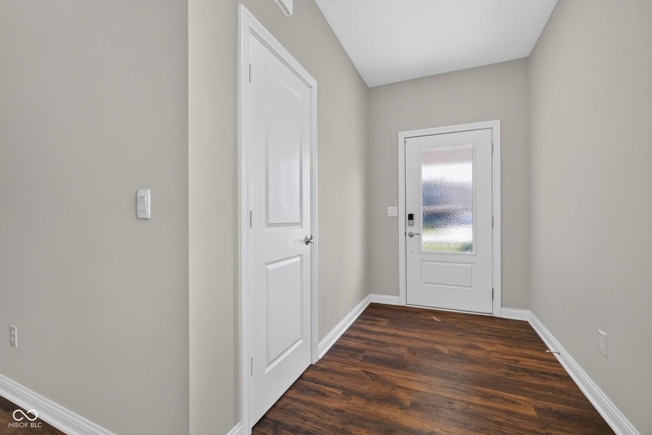 9073 Lieven St - Photo 4 of 35