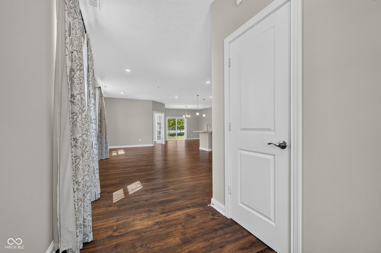 9073 Lieven St - Photo 5 of 35