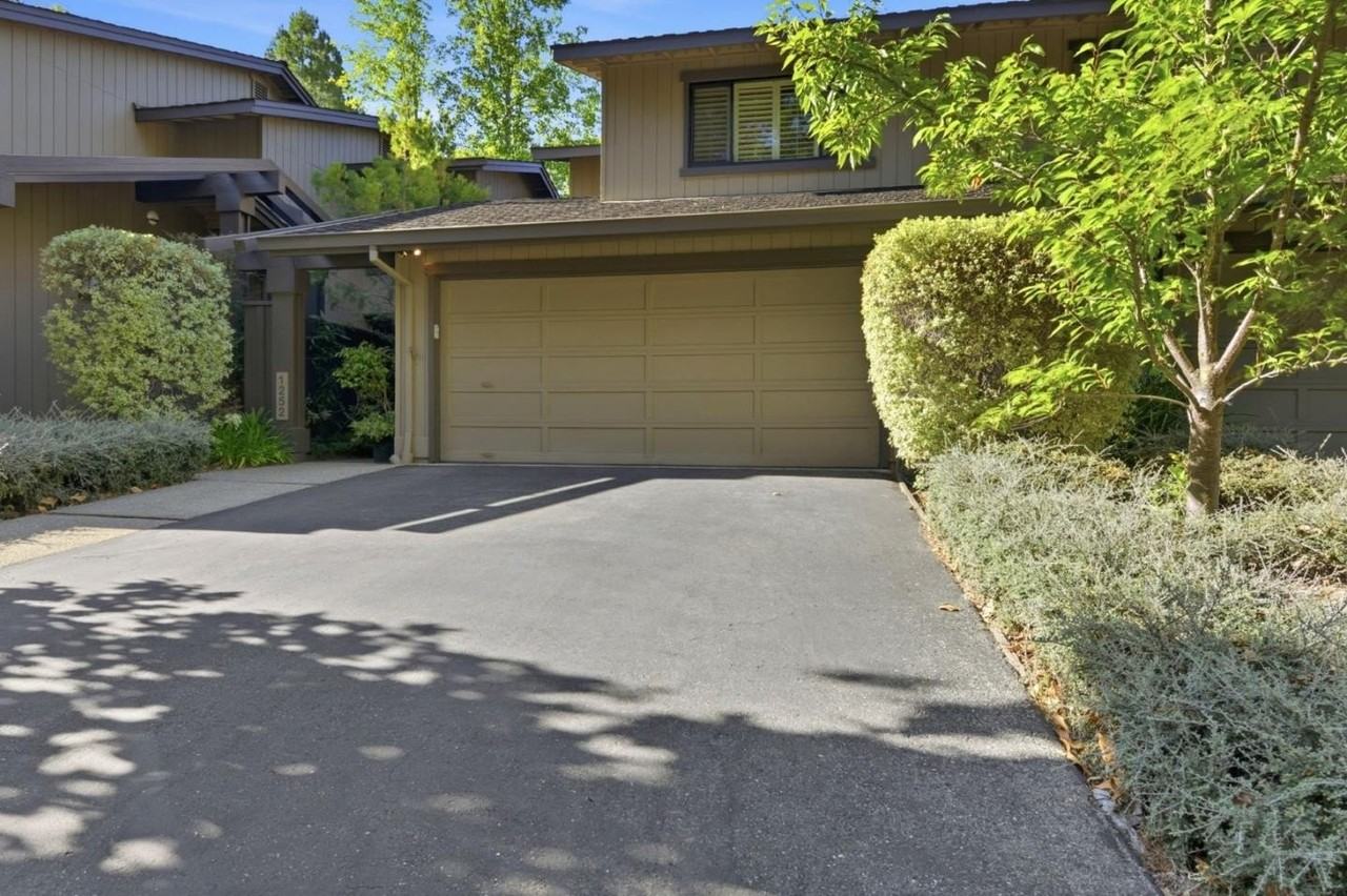 1252 Sharon Park Dr - Photo 4 of 41