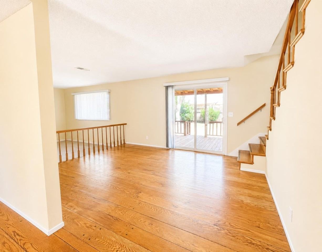 137 Washington Dr - Photo 3 of 16