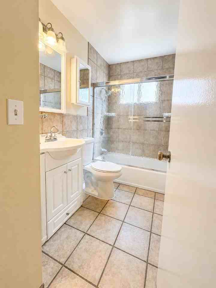 137 Washington Dr - Photo 4 of 16