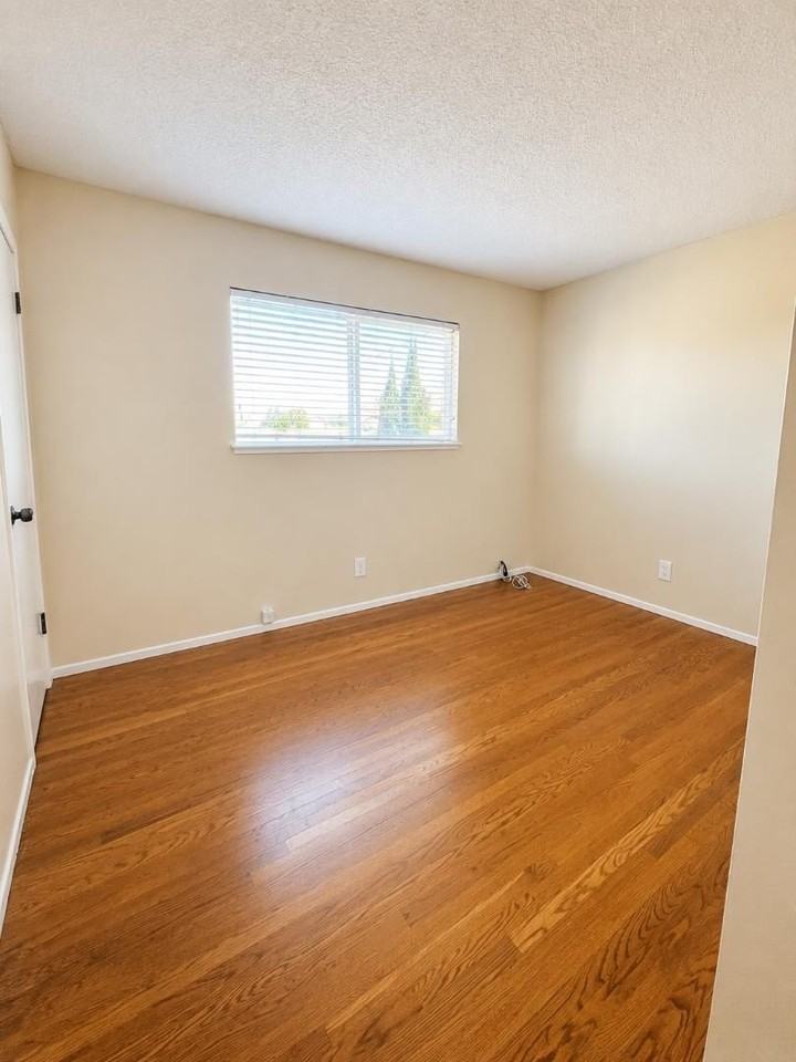 137 Washington Dr - Photo 7 of 16
