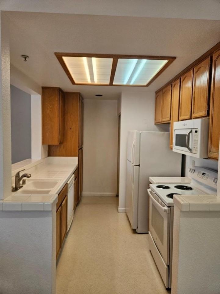 2116 Hastings Shore Ln - Photo 3 of 12