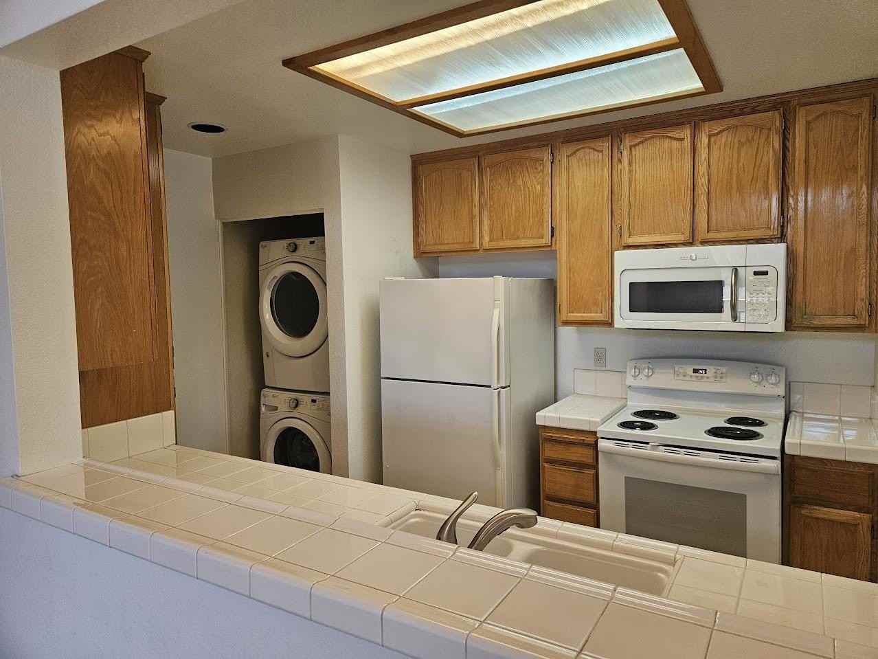2116 Hastings Shore Ln - Photo 4 of 12