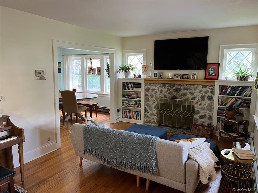 25 Willow Ave - Photo 2 of 16