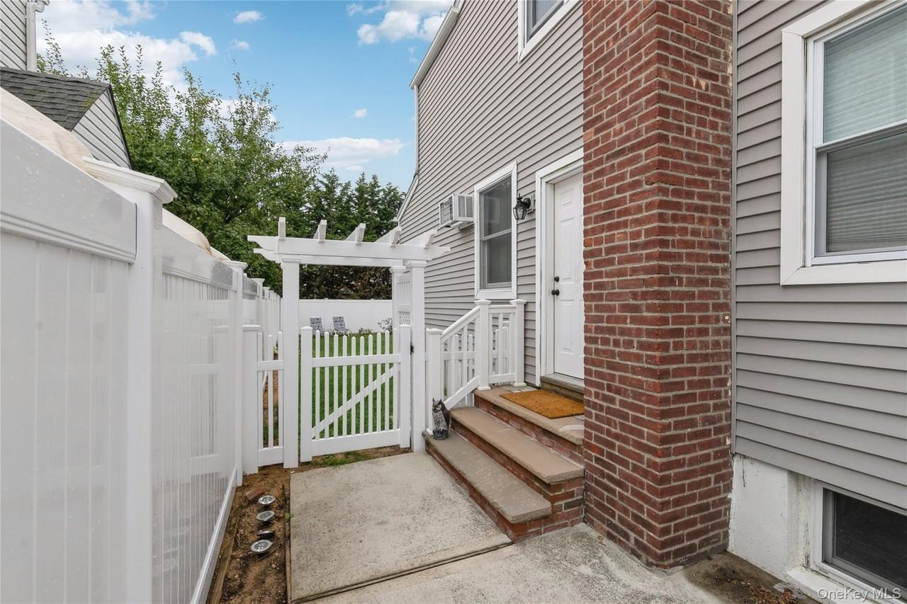 11 Deauville Pkwy - Photo 2 of 30