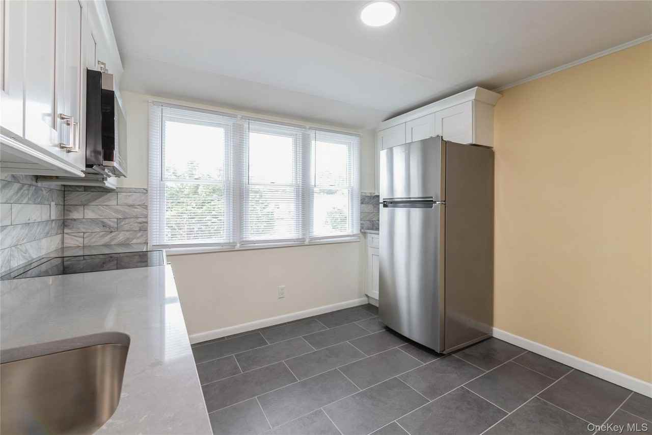 11 Deauville Pkwy - Photo 6 of 30