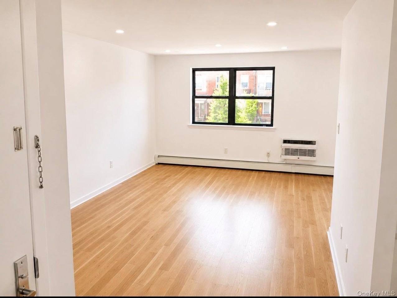 2805 21st Ave - Photo 4 of 8
