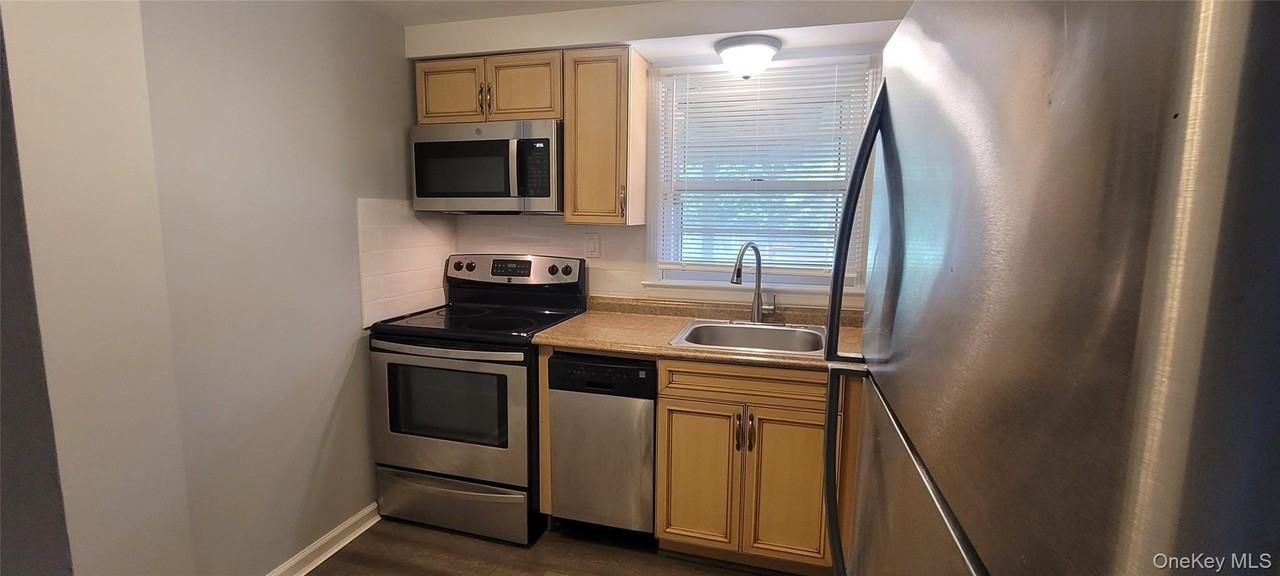 2542 Dock Rd - Photo 5 of 11