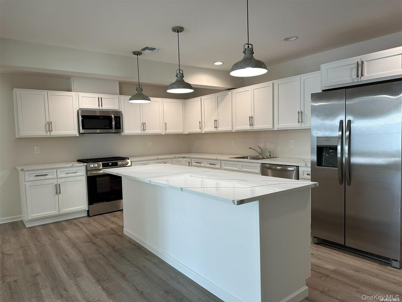 125 W Main St