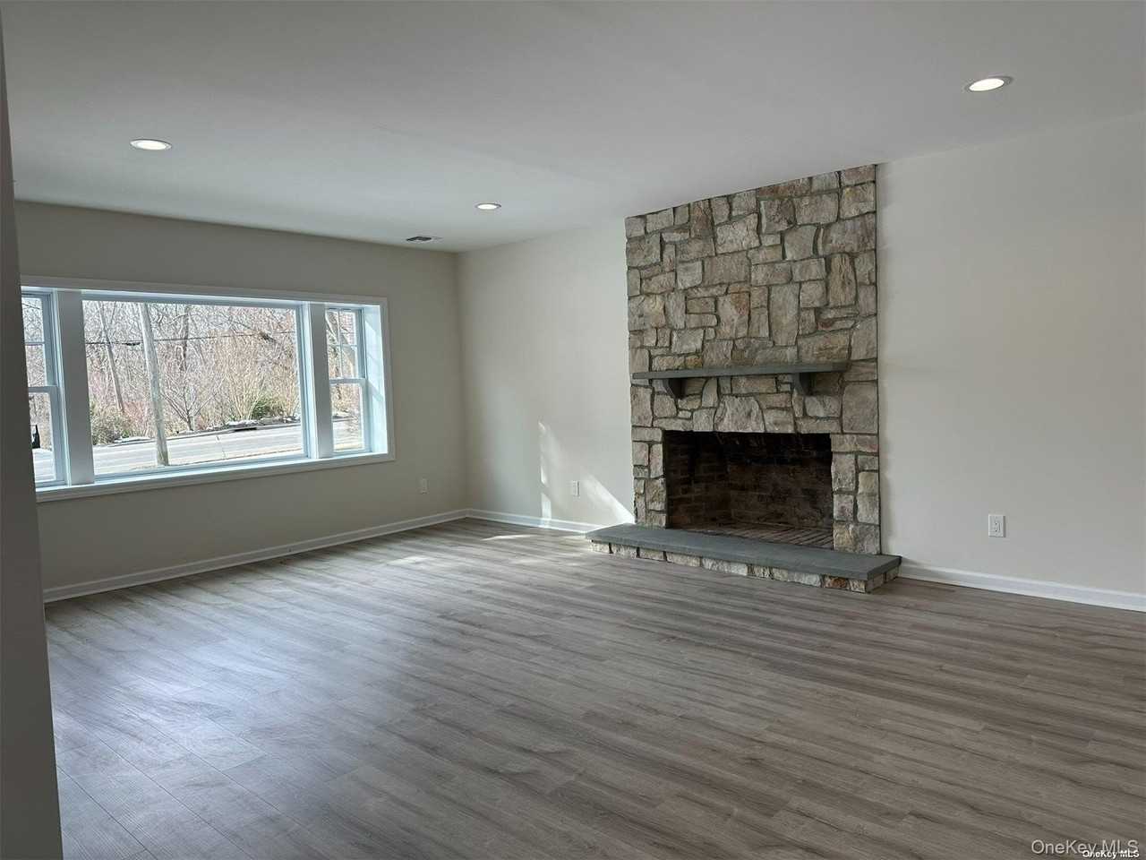 125 W Main St - Photo 4 of 32
