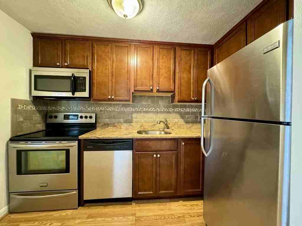 96 Fountain Ln #11 - Photo 2 of 14