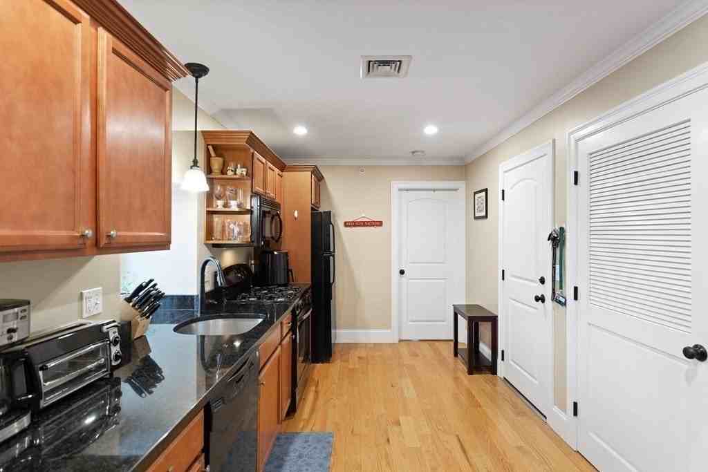 75 Pine St #31 - Photo 5 of 20