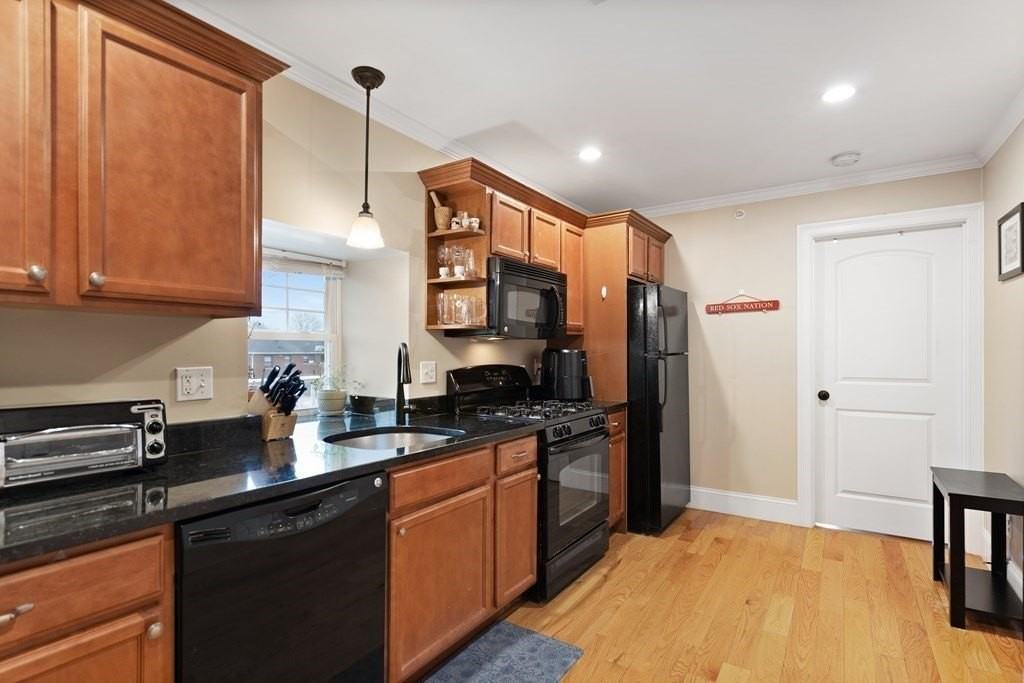 75 Pine St #31 - Photo 6 of 20