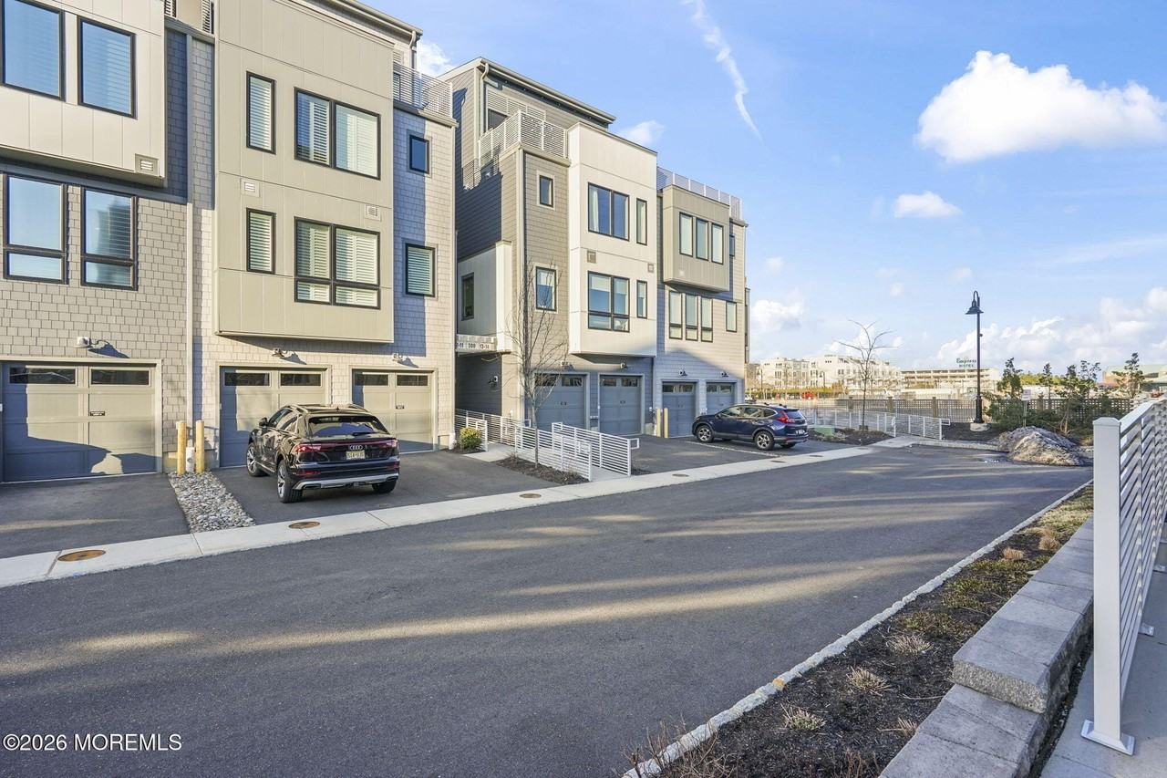 300 Asbury Ave #14 - Photo 3 of 37