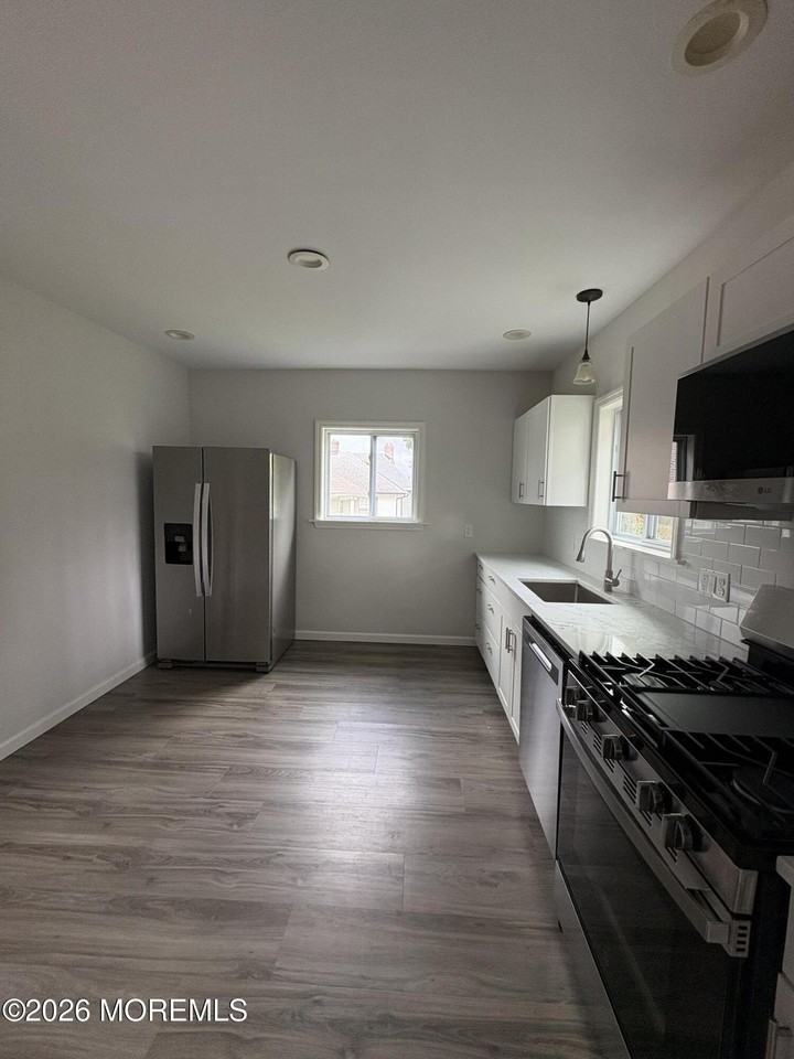 24 Waverly Pl #B - Photo 2 of 7