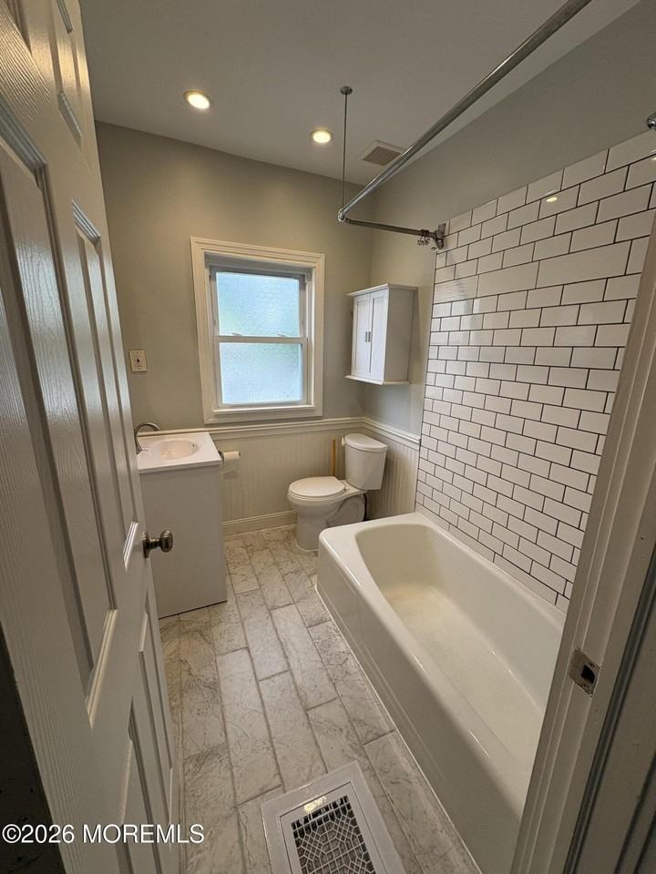 24 Waverly Pl #B - Photo 3 of 7