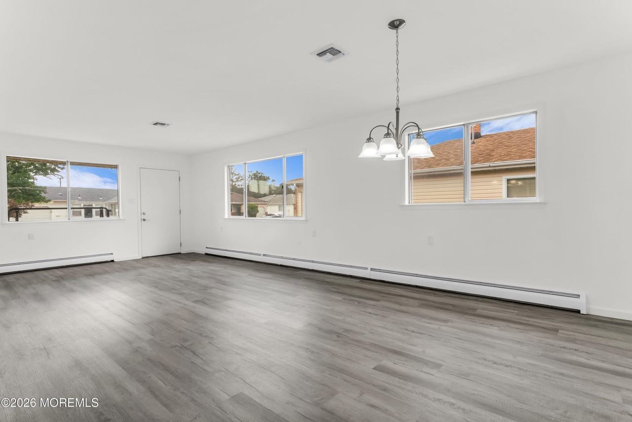 12 Montego St - Photo 4 of 20