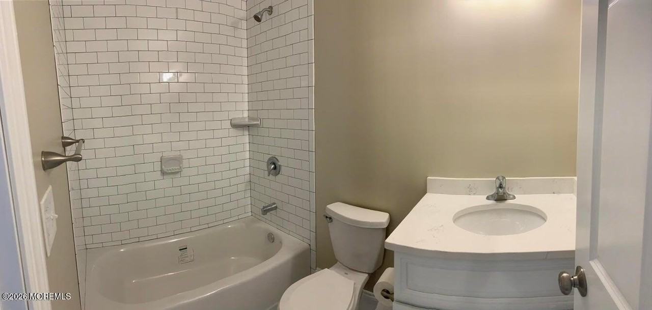 709 7th Ave #1A - Photo 6 of 7