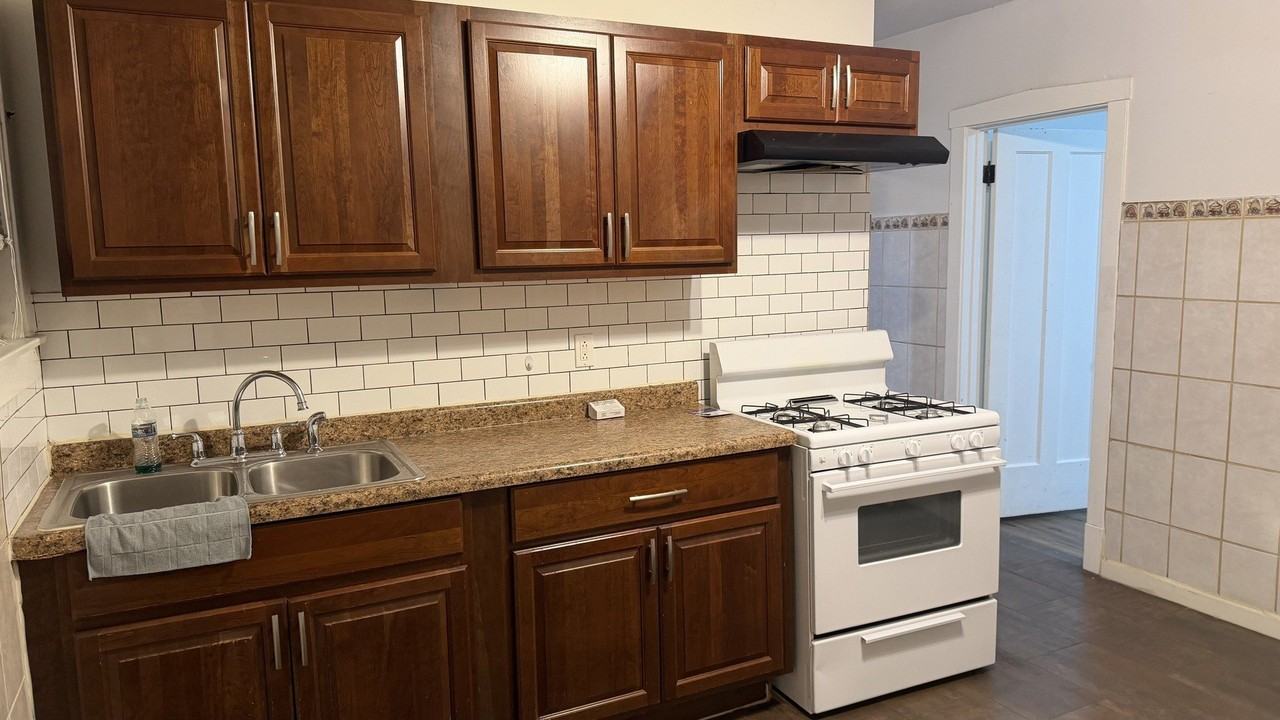 2117 N Lockwood Ave #1 - Photo 2 of 7