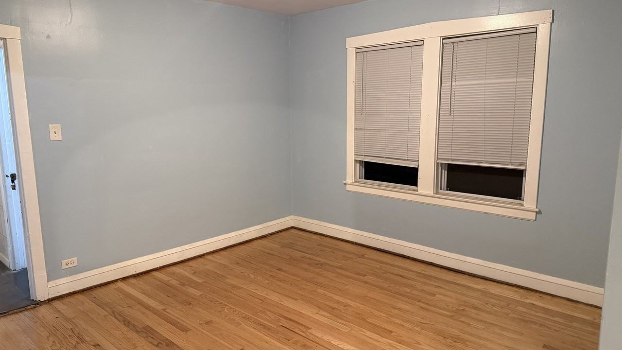 2117 N Lockwood Ave #1 - Photo 7 of 7
