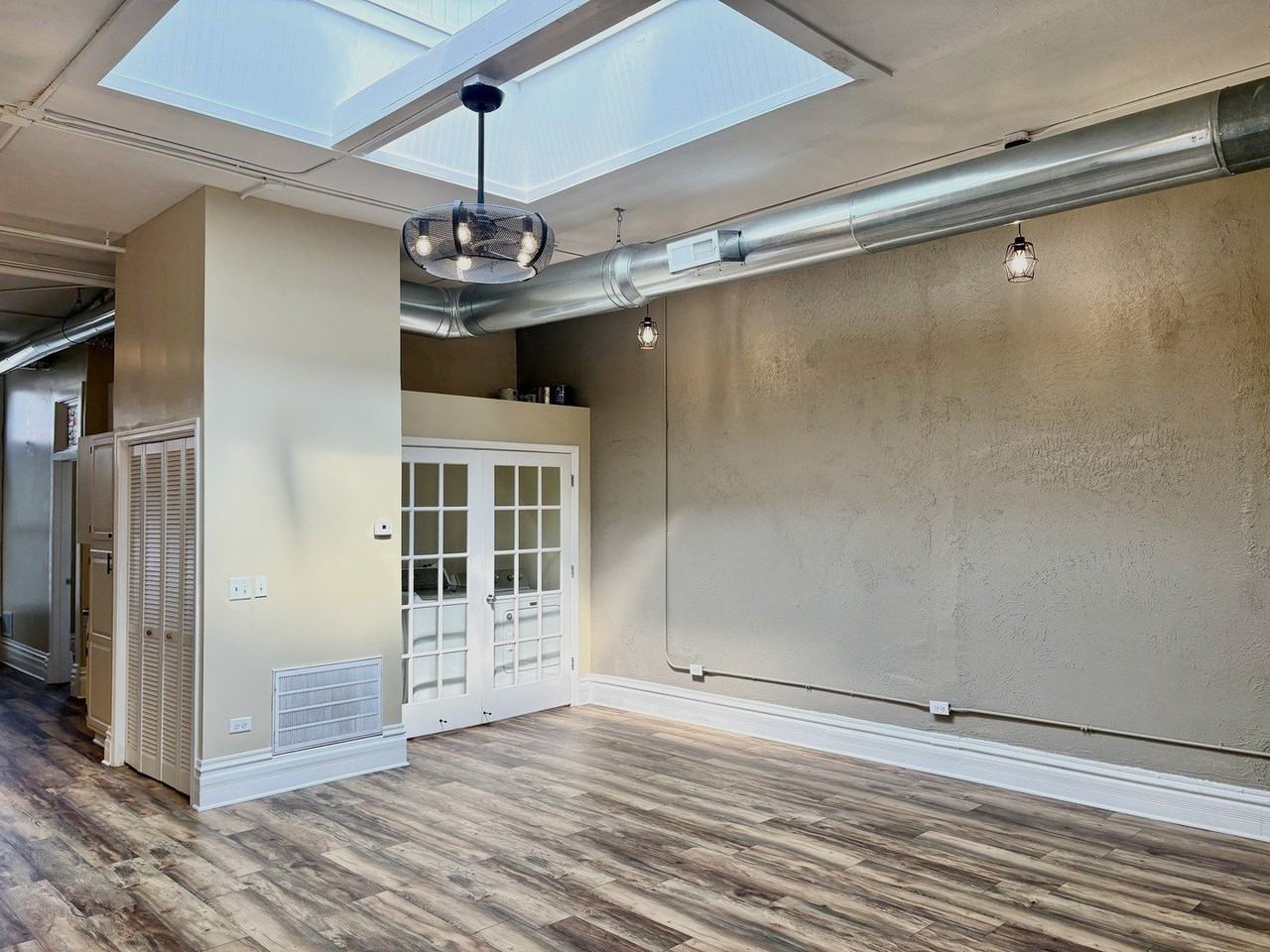 10 N State St - Photo 2 of 11