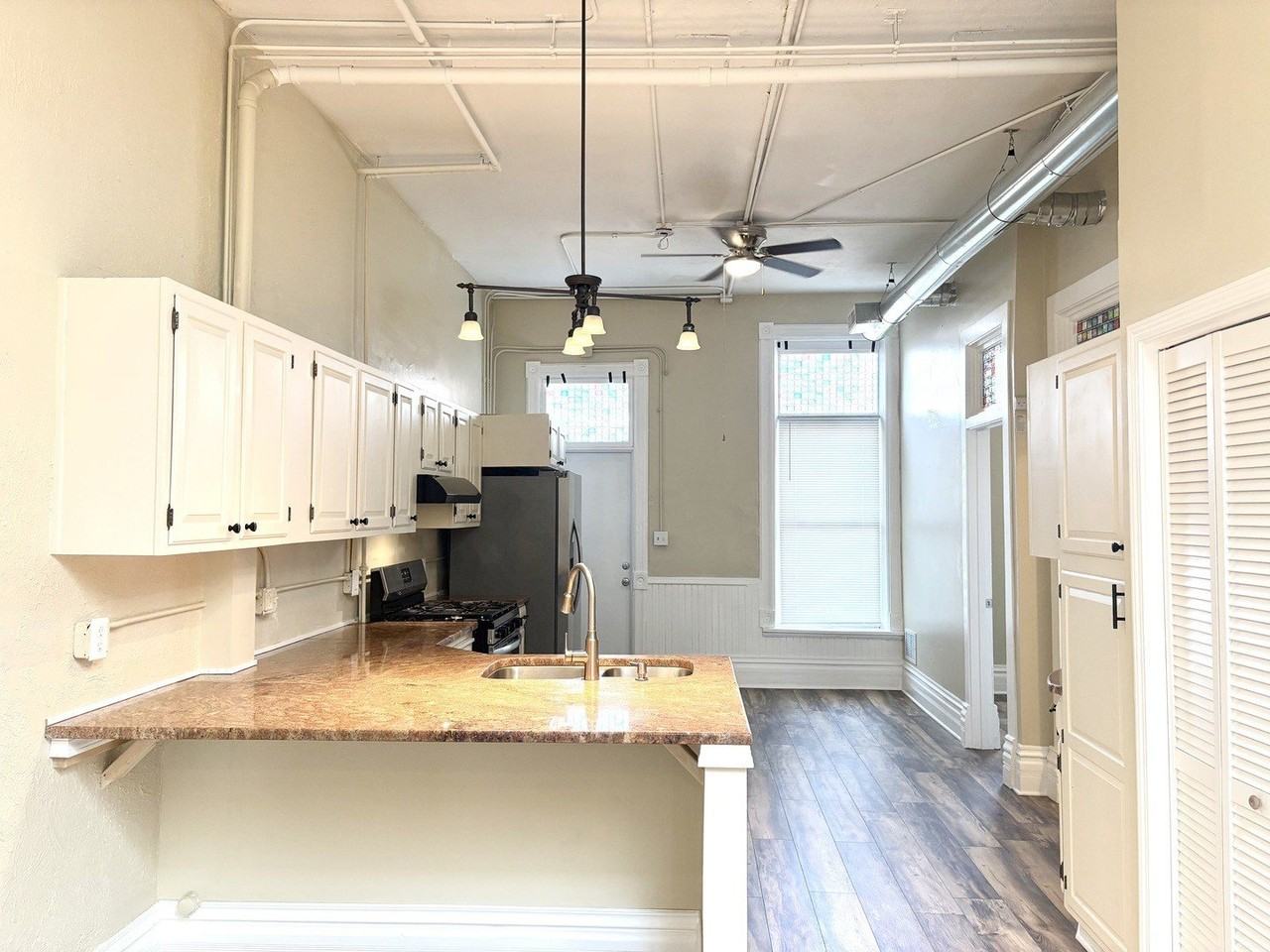 10 N State St - Photo 4 of 11