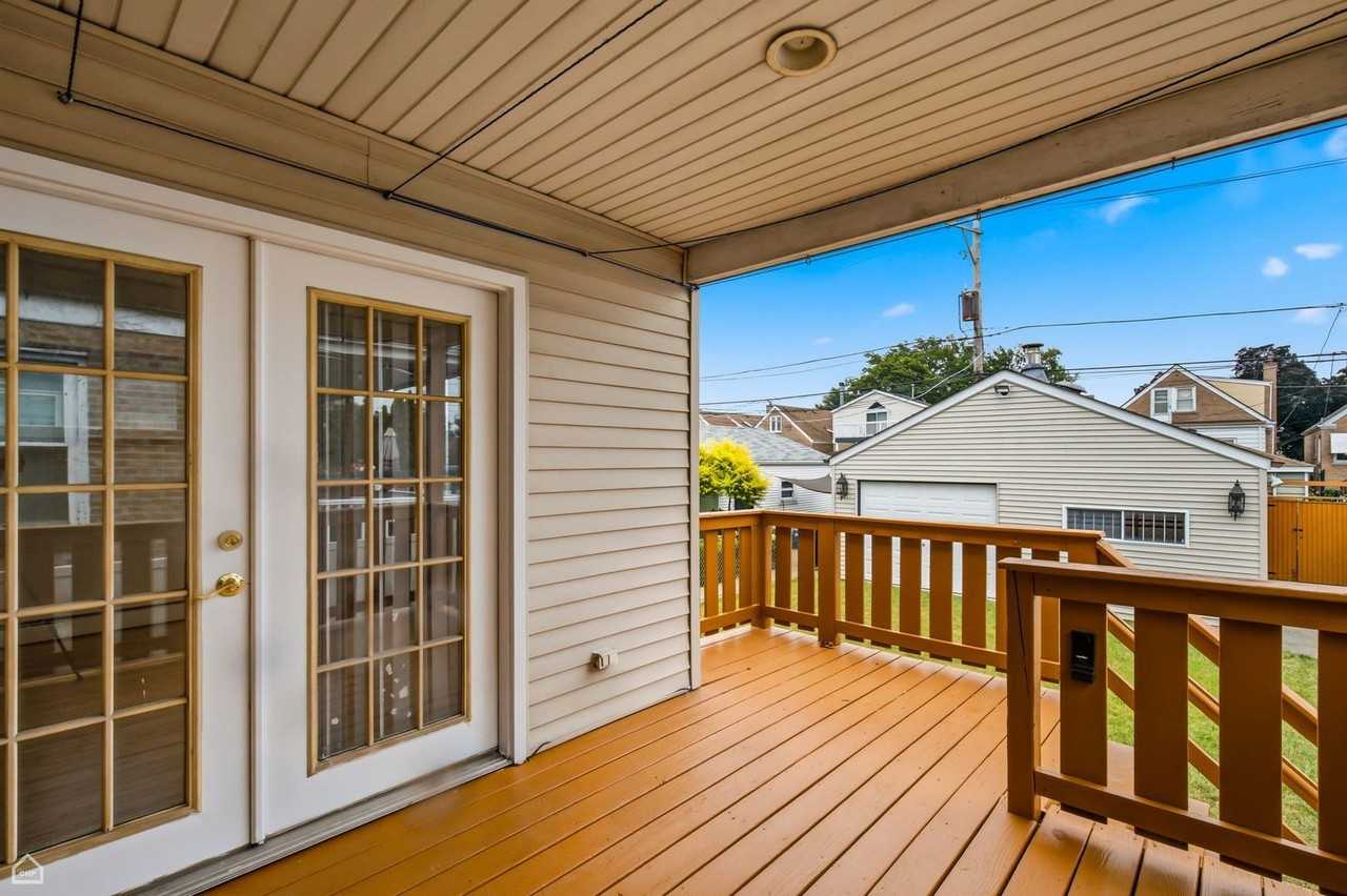3329 N Neva Ave - Photo 5 of 40