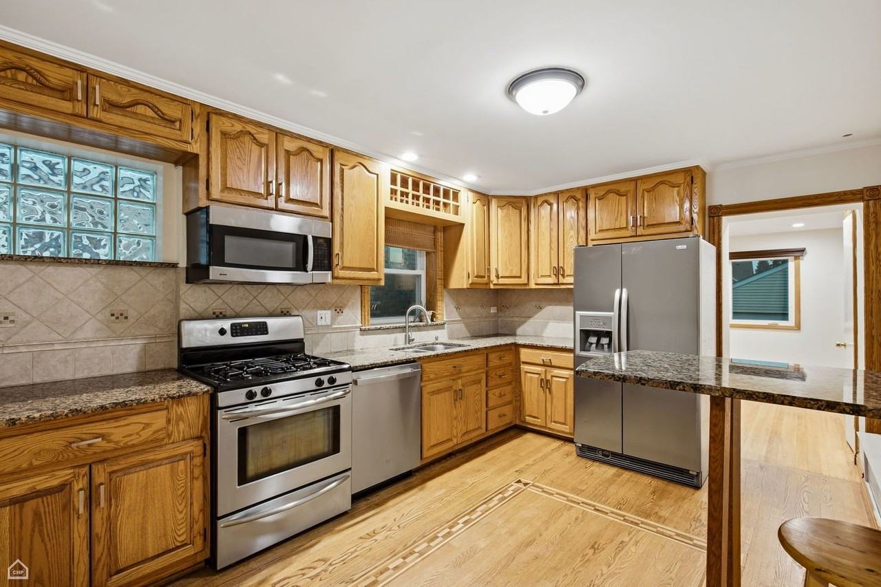 3329 N Neva Ave - Photo 6 of 40