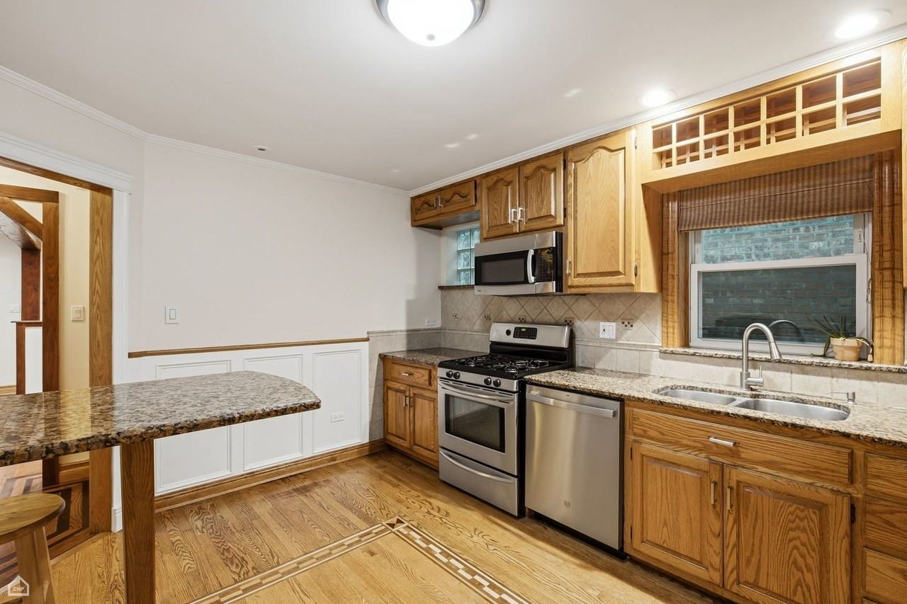 3329 N Neva Ave - Photo 7 of 40