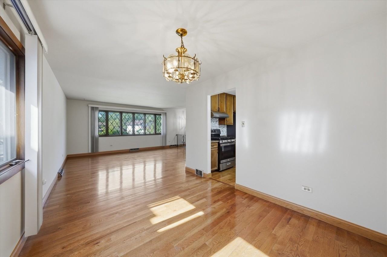 4050 Violet Ln - Photo 4 of 31