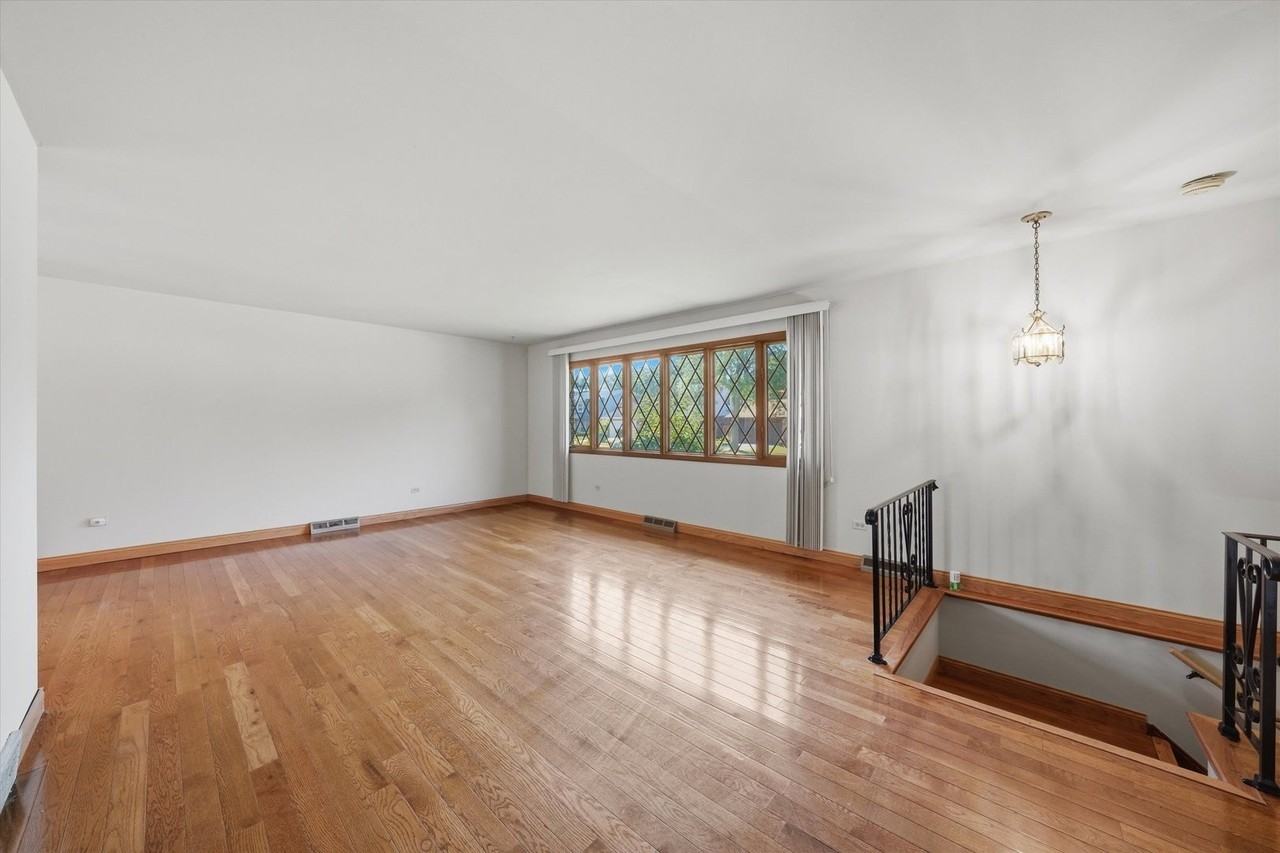 4050 Violet Ln - Photo 5 of 31