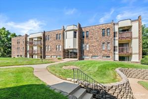 featured image of 2220 Country Club Dr #22