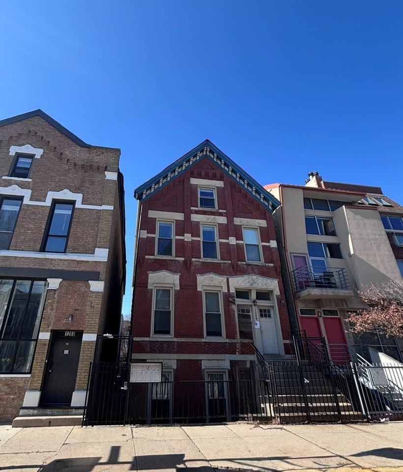 1300 N Greenview Ave #2R - Photo 2 of 12