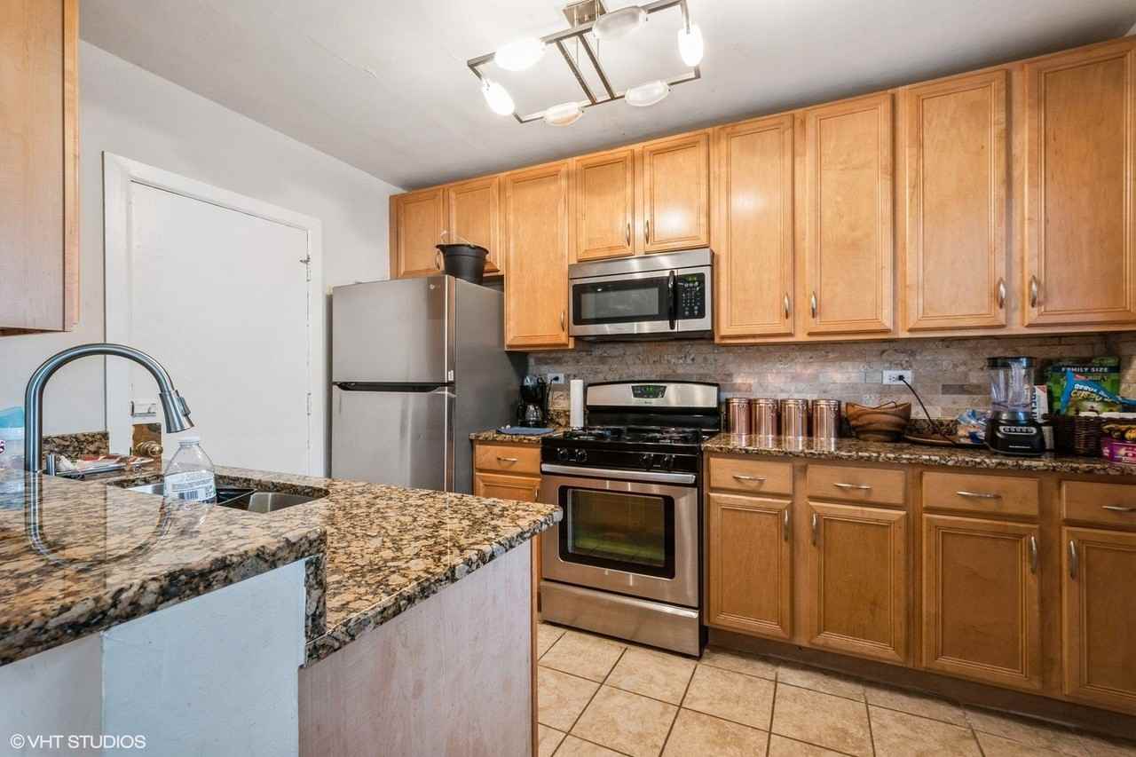 1224 W Chase Ave #1F - Photo 4 of 15