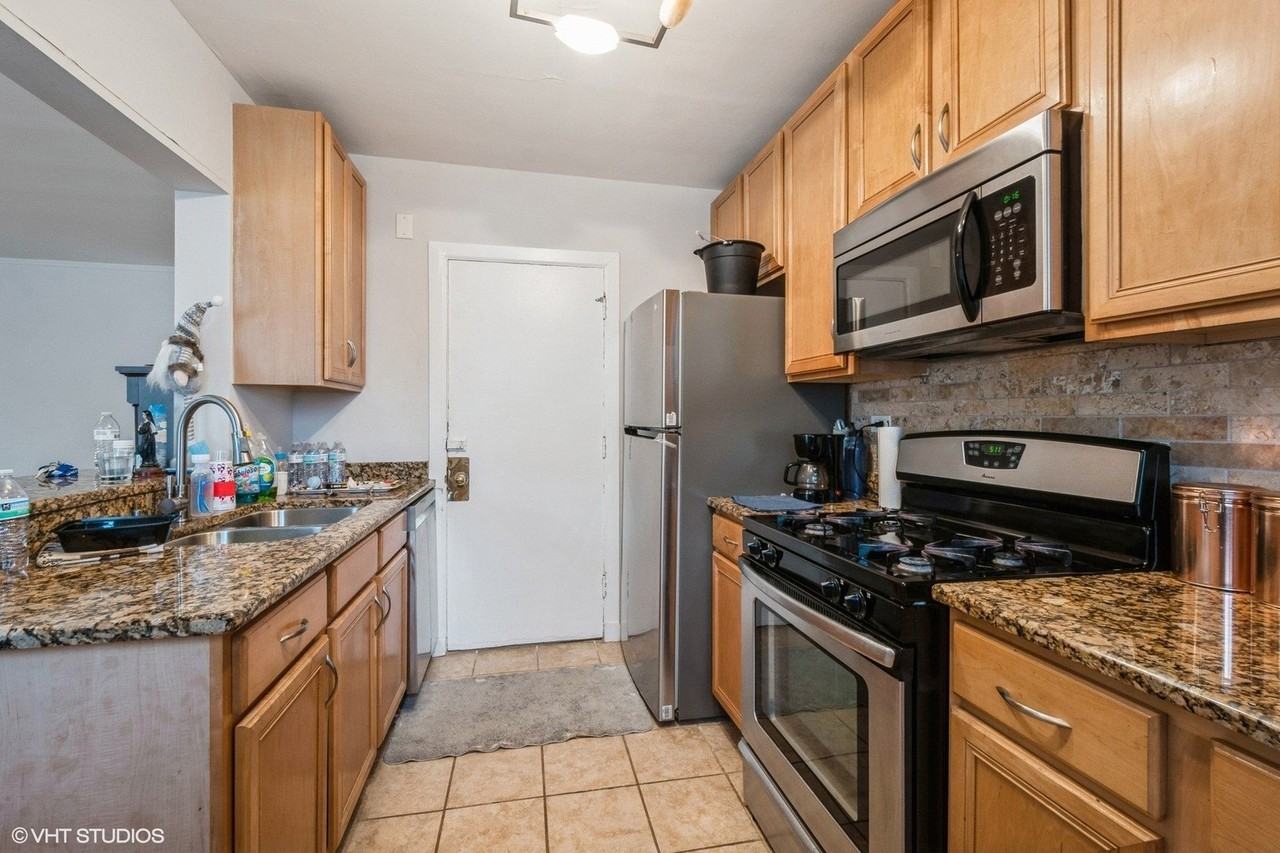 1224 W Chase Ave #1F - Photo 5 of 15