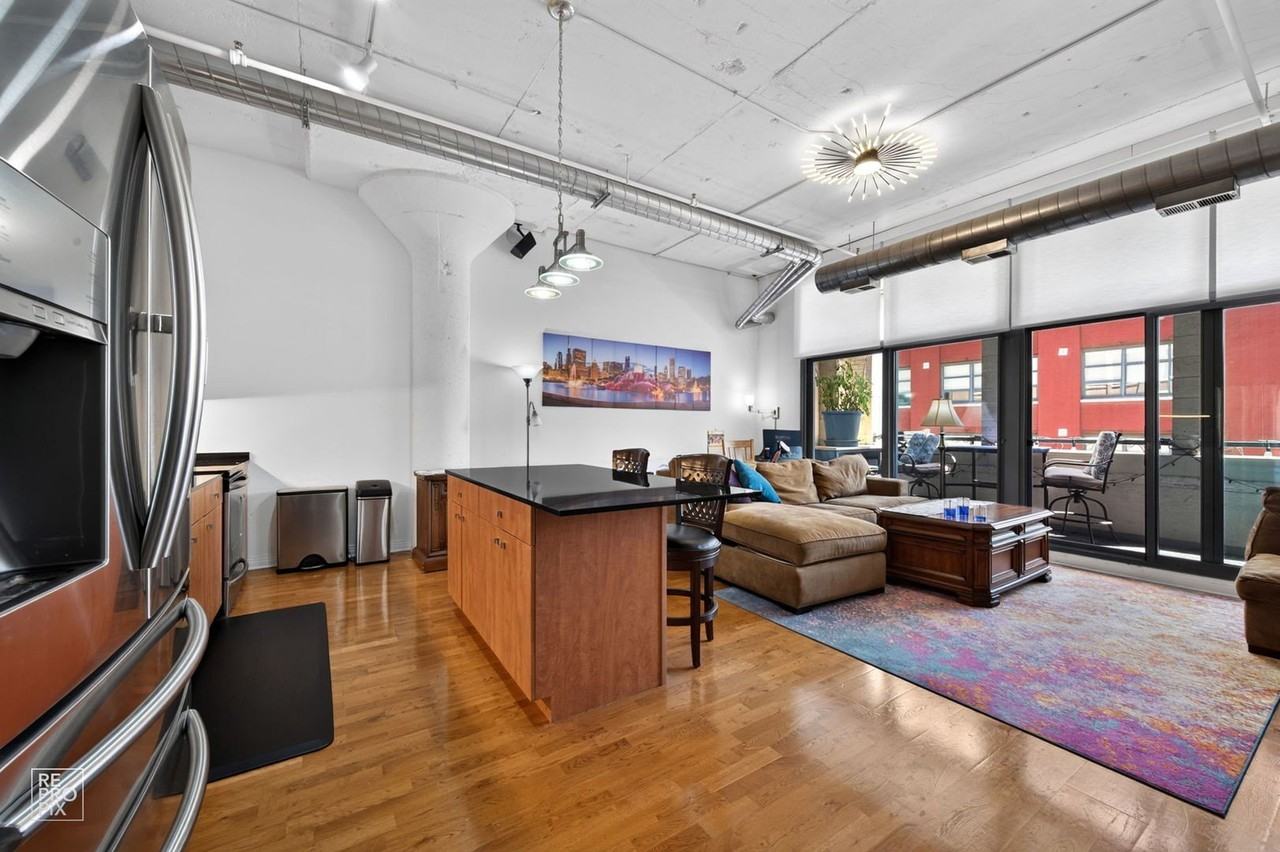 565 W Quincy St #515 - Photo 4 of 17