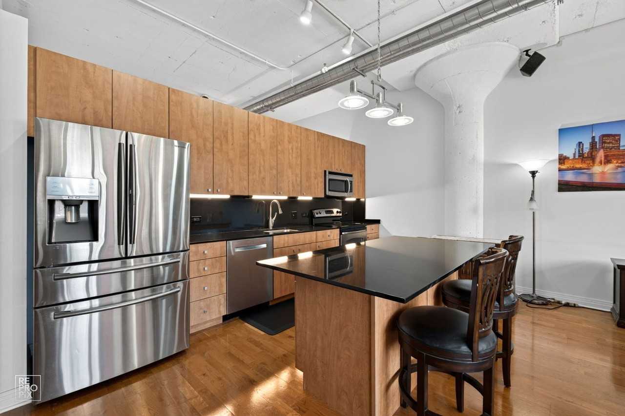 565 W Quincy St #515 - Photo 5 of 17
