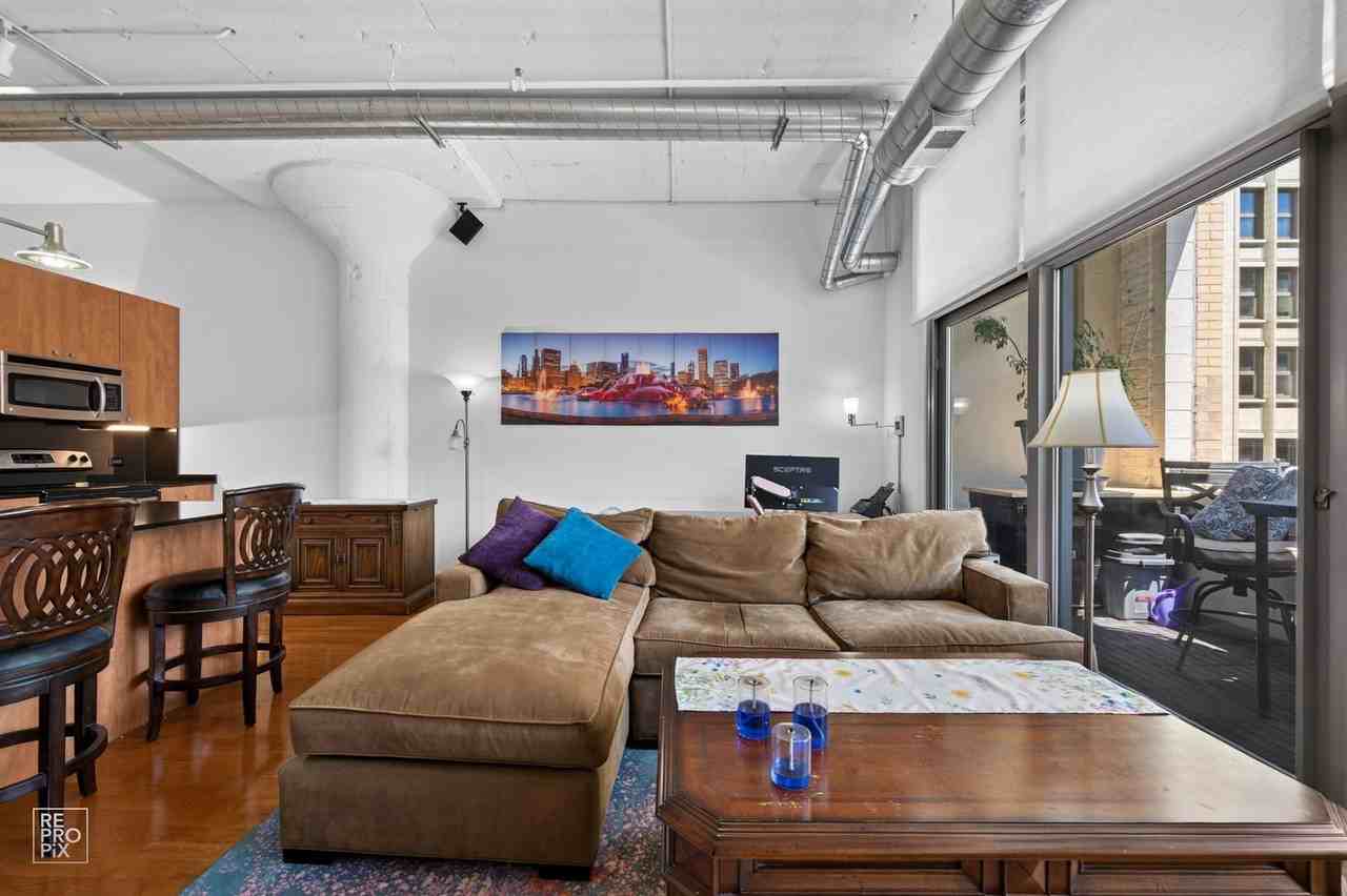 565 W Quincy St #515 - Photo 7 of 17