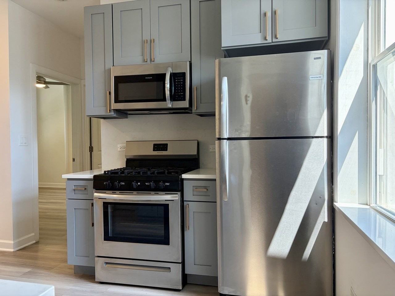 5325 N Damen Ave #2 - Photo 4 of 15